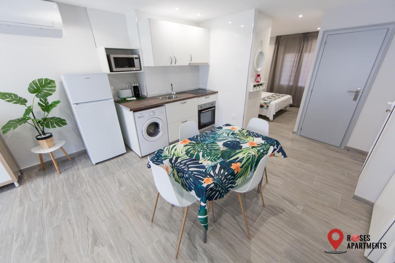 Roses Apartments Tropical Loft Vista Mar Lateral Dış mekan fotoğraf