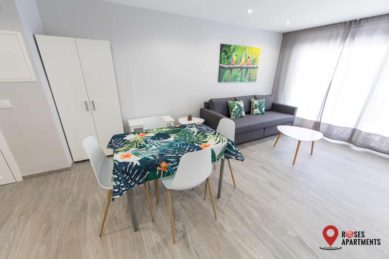 Roses Apartments Tropical Loft Vista Mar Lateral Dış mekan fotoğraf